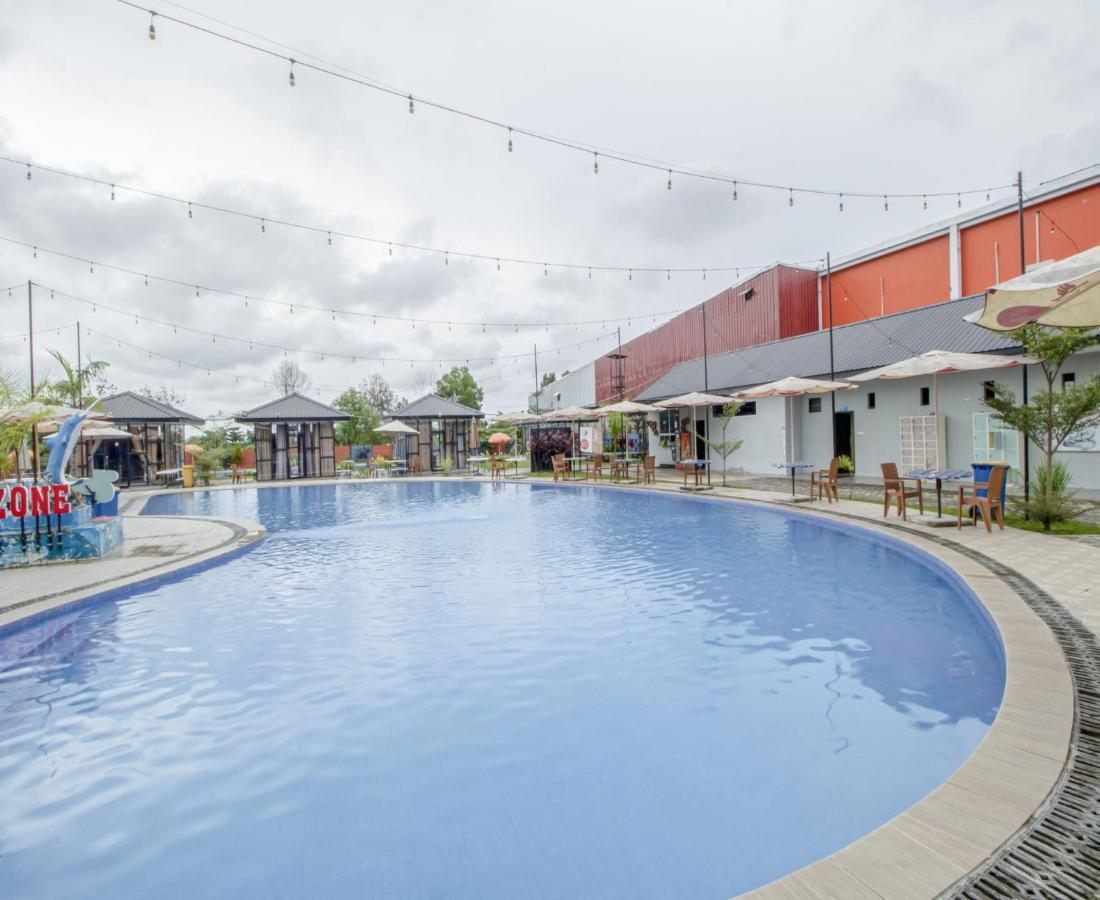 Dna Fun Zone Pekanbaru Exterior photo