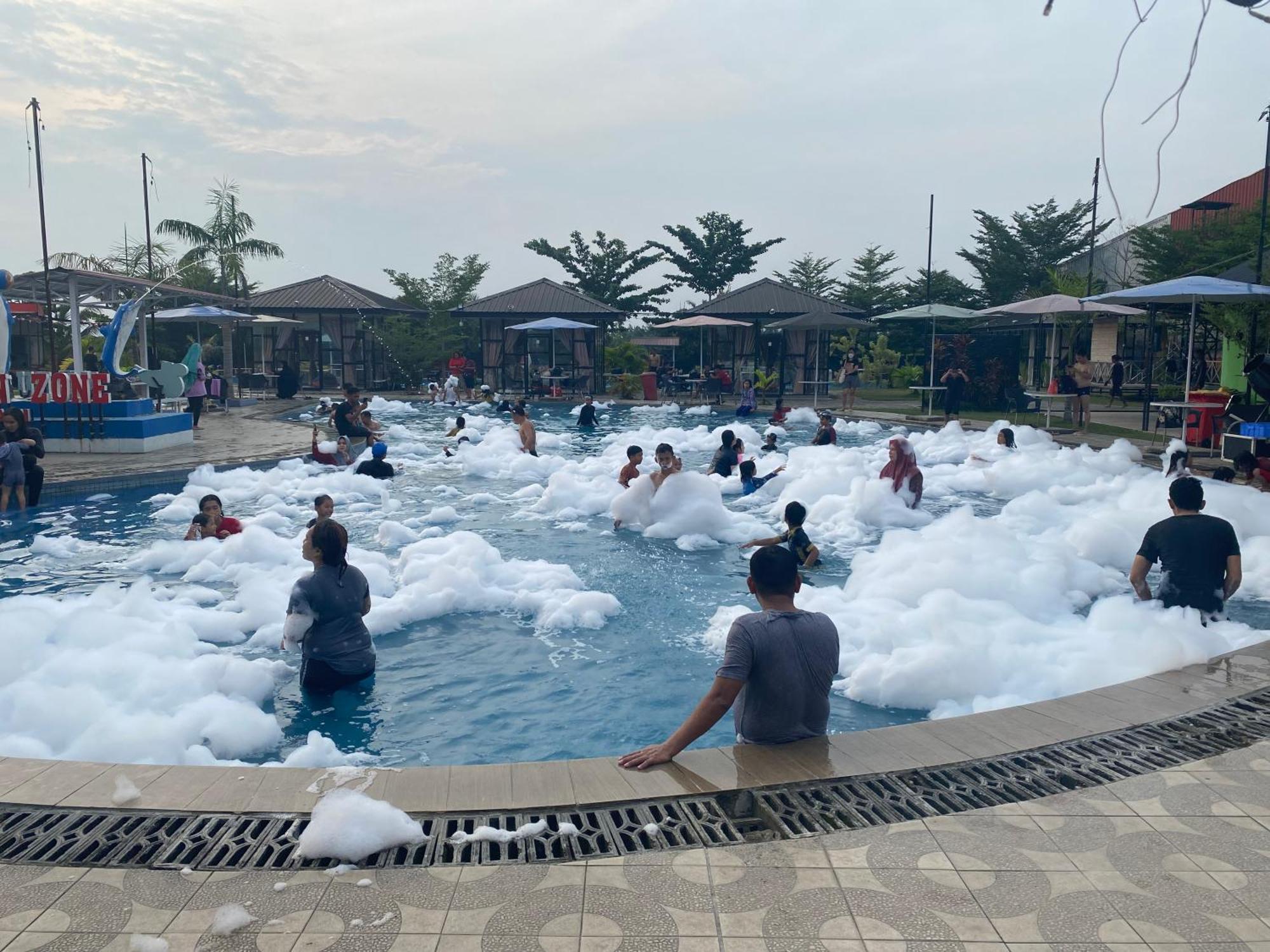 Dna Fun Zone Pekanbaru Exterior photo
