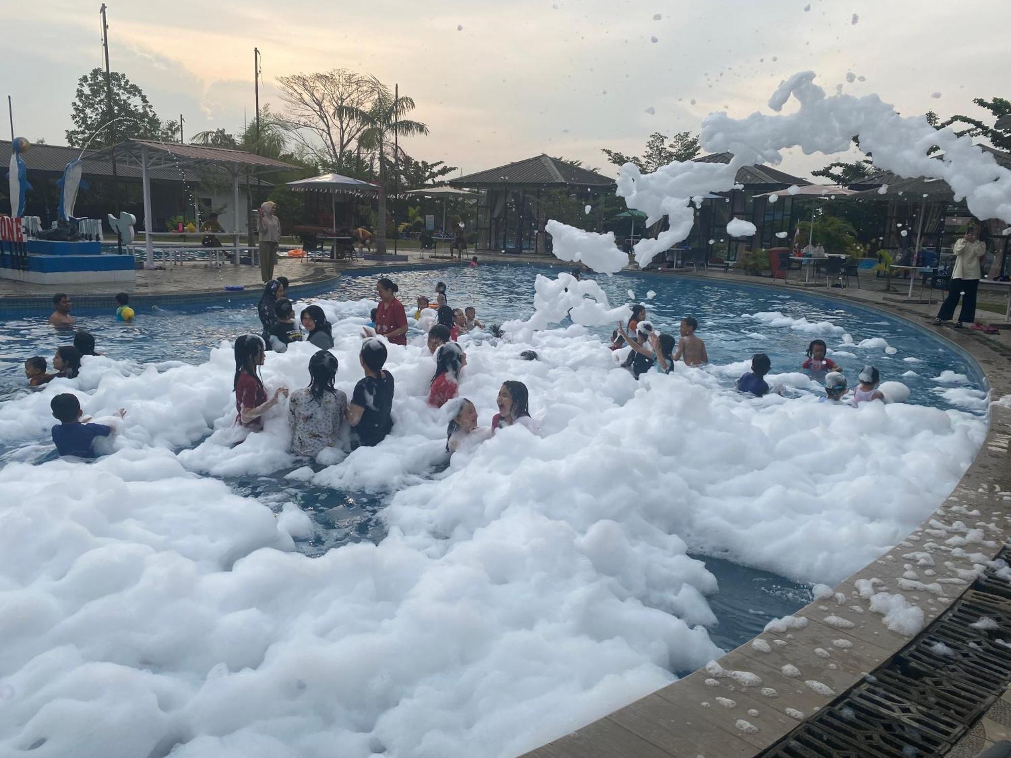 Dna Fun Zone Pekanbaru Exterior photo